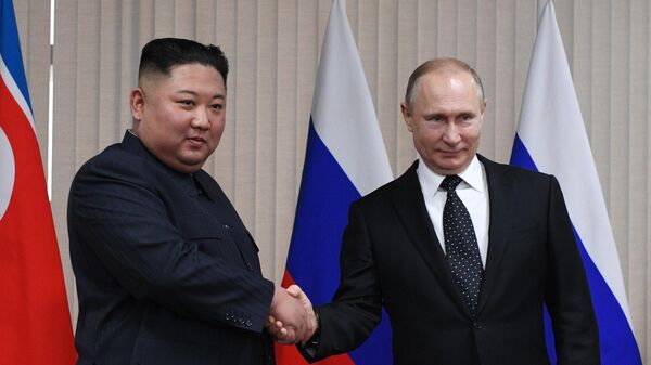 Президент РФ В. Путин встретился с лидером КНДР Ким Чен Ыном - Sputnik Узбекистан