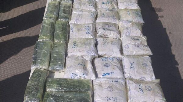 В Узбекистан пытались провезти почти 70 кг наркотиков из Таджикистана  - Sputnik Узбекистан