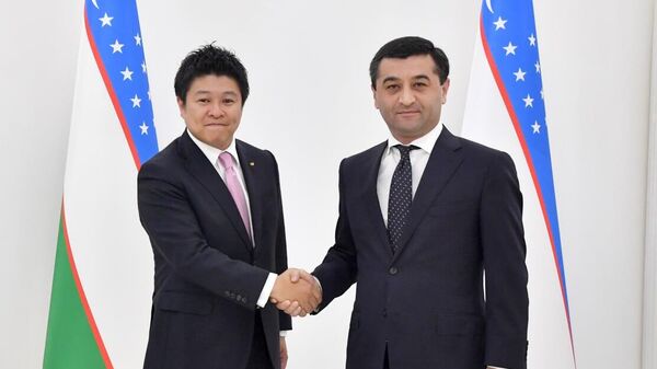 Встреча Бахтиёра Саидова с президентом Международной молодежной палаты Японии Мосахиро Асо. - Sputnik Узбекистан