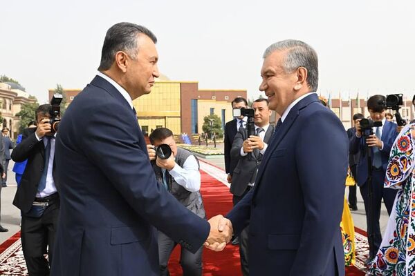 Шавкат Мирзиёев по приглашению президента Таджикистана Эмомали Рахмона прибыл в Душанбе - Sputnik Узбекистан