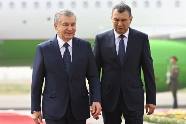 Шавкат Мирзиёев по приглашению президента Таджикистана Эмомали Рахмона прибыл в Душанбе - Sputnik Узбекистан