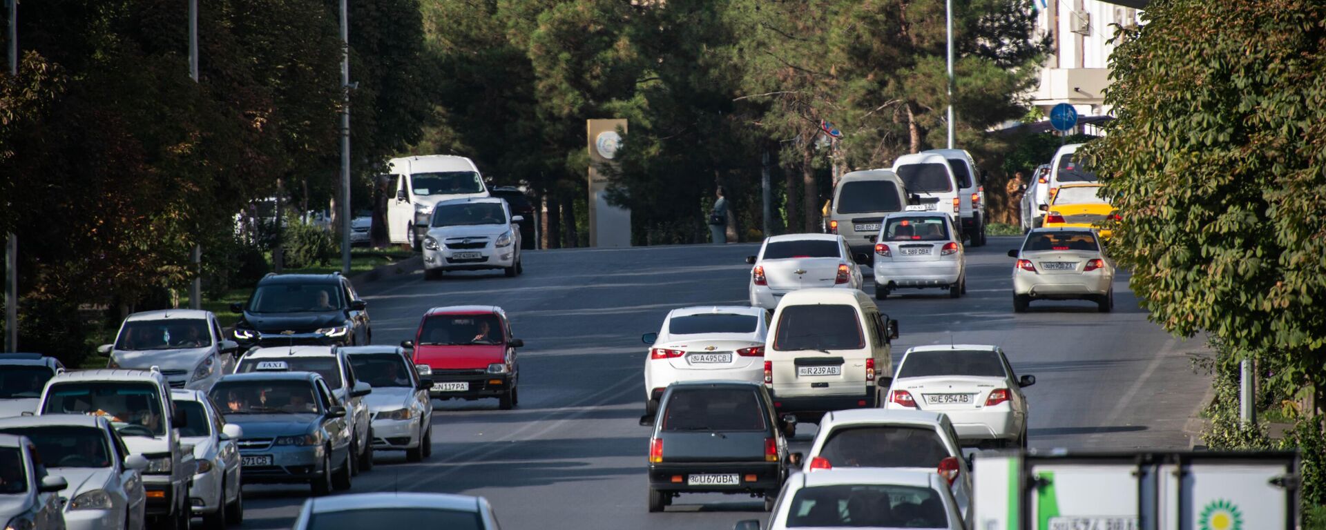 Avtomobilnoe dvijenie v Samarkande. - Sputnik O‘zbekiston, 1920, 07.09.2025