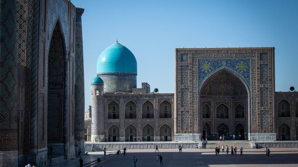 Площадь Регистан в Самарканде с тремя медресе Улугбека, Шердор, Тилля-Кари - Sputnik Ўзбекистон