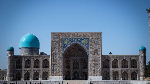 Площадь Регистан в Самарканде с тремя медресе Улугбека, Шердор, Тилля-Кари - Sputnik Узбекистан