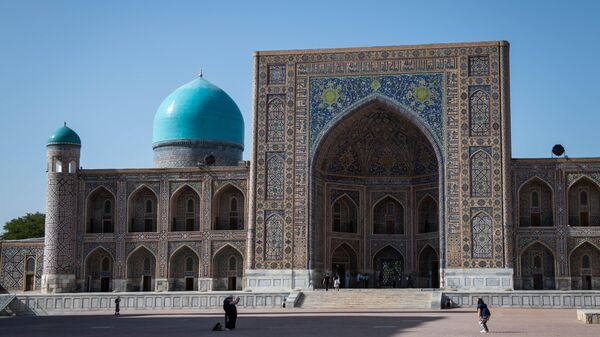 Площадь Регистан в Самарканде с тремя медресе Улугбека, Шердор, Тилля-Кари. Архивное фото - Sputnik Узбекистан