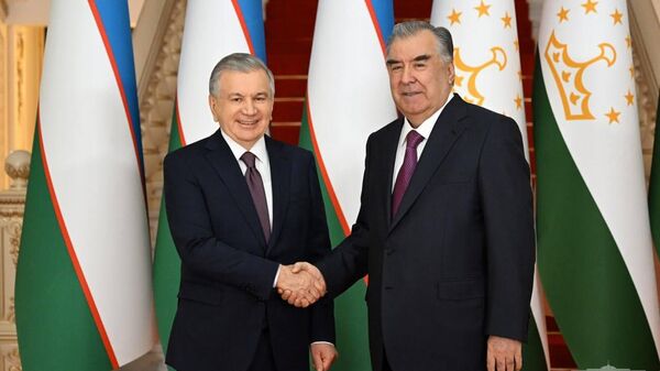 Встреча Шавката Мирзиёева и Эмомали Рахмона в Душанбе. - Sputnik Узбекистан