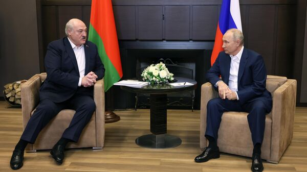 Vladimir Putin va Aleksandr Lukashenkoning uchrashuvi - Sputnik O‘zbekiston