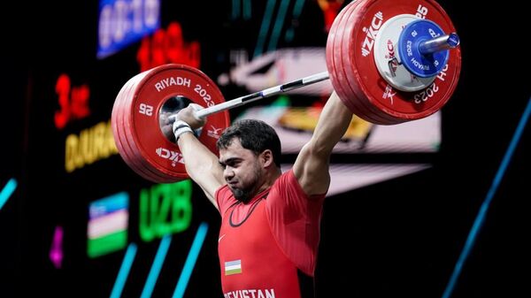 Олимпийский чемпион по тяжелой атлетике Акбар Джураев. Архивное фото - Sputnik Узбекистан