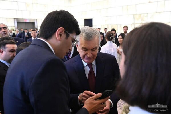 Президент Узбекистана встретился с соотечественниками.   - Sputnik Узбекистан