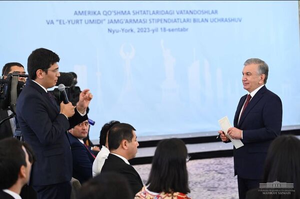 Президент Узбекистана встретился с соотечественниками   - Sputnik Узбекистан