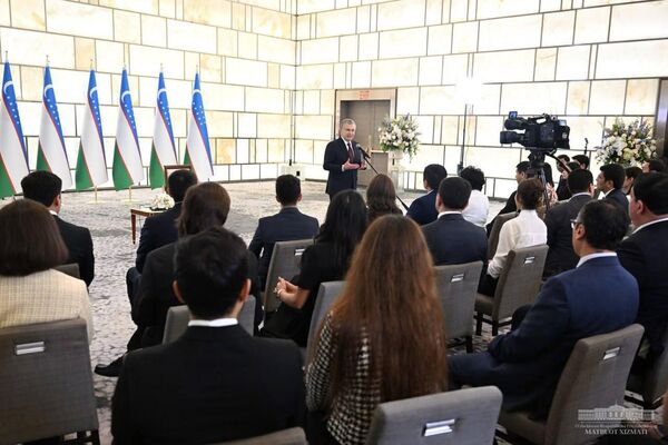 Президент Узбекистана встретился с соотечественниками   - Sputnik Ўзбекистон