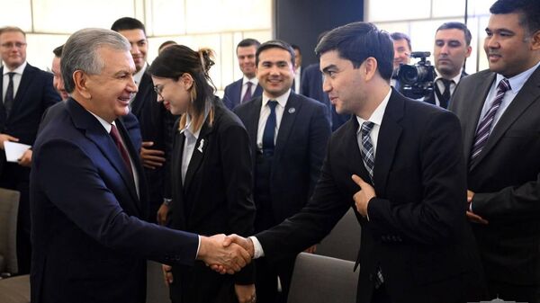 Президент Узбекистана встретился с соотечественниками   - Sputnik Узбекистан