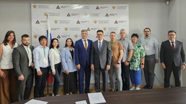 Торгпред России в Узбекистане встретился с делегацией Новосибирской области  - Sputnik Узбекистан