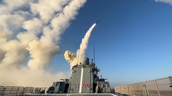 Pusk rossiyskix raket po arsenalu s zapadnim orujiyem. Arxivnoe foto - Sputnik O‘zbekiston