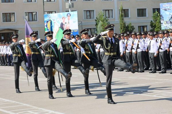 Курсанты приняли присягу в высших военных учебных заведениях - Sputnik Ўзбекистон