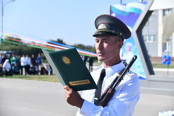 Курсанты военных вузов Узбекистана приняли присягу. - Sputnik Узбекистан