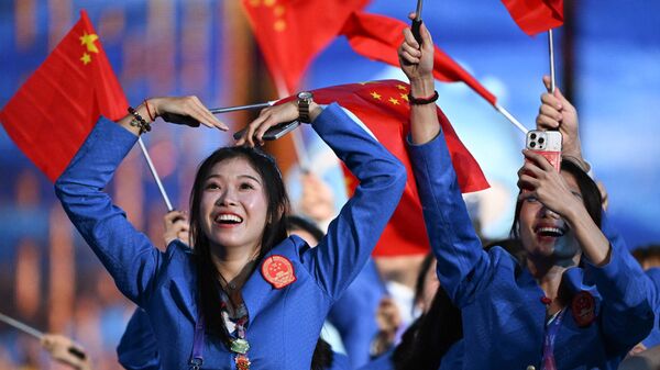 Участники китайской делегации на церемонии открытия 19-х Азиатских игр в в Ханчжоу, Китай - Sputnik Узбекистан