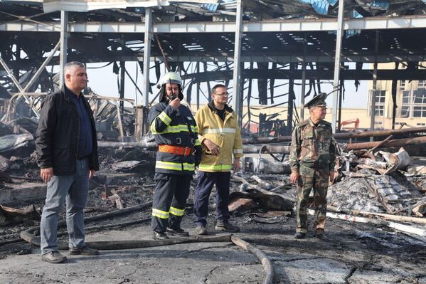 На место происшествия прибыли 16 пожарно-спасательных расчетов и 3 единицы спецтехники. - Sputnik Узбекистан