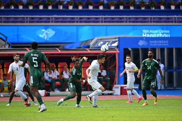 Футбольный матч Узбекистан-Саудовская Аравия на XIX Азиатских играх в Ханчжоу. - Sputnik Узбекистан