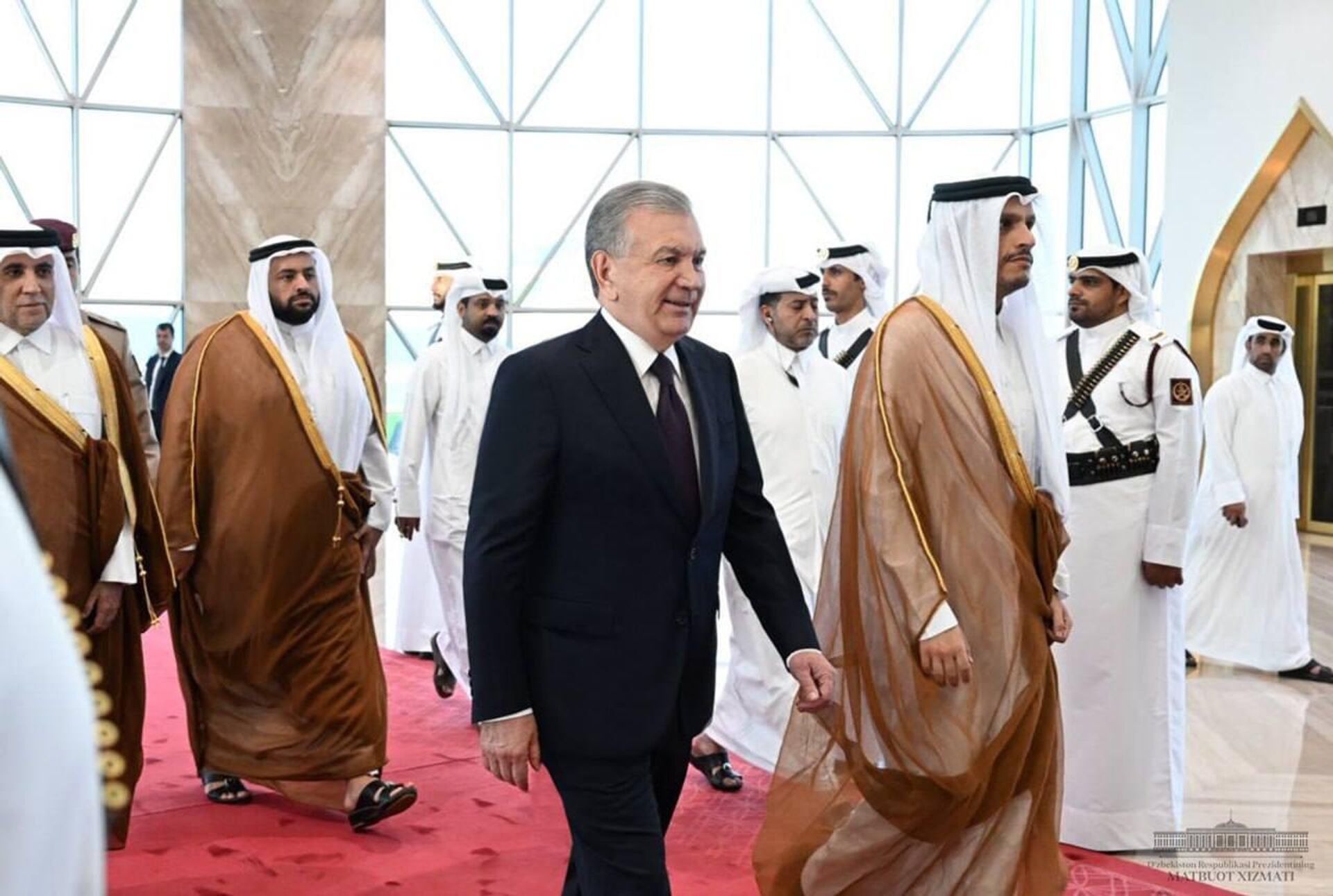 Президент Узбекистана Шавкат Мирзиёев прибыл в Катар с государственным визитом. - Sputnik Ўзбекистон, 1920, 01.10.2023