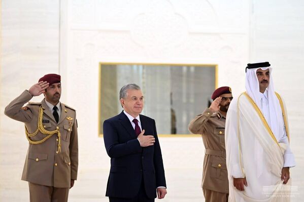 Торжественная церемония официальной встречи президента Узбекистана Шавката Мирзиёева в Дохе. - Sputnik Узбекистан