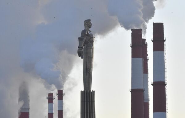 Памятник космонавту Юрию Гагарину на Ленинском проспекте в Москве - Sputnik Узбекистан