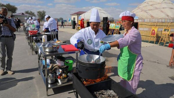 Гастрономический фестиваль 99 видов блюд из рыб Арала.  - Sputnik Узбекистан