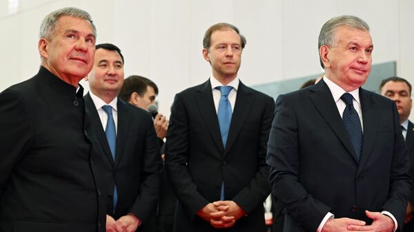 Glava Tatarstana R. Minnixanov i prezident Uzbekistana Sh. Mirziyeyev osmotreli vistavku v MVS Kazan Ekspo - Sputnik O‘zbekiston