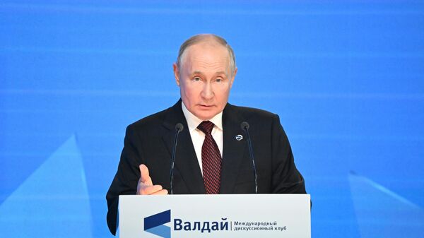 Президент РФ В. Путин принял участие в работе дискуссионного клуба Валдай - Sputnik Узбекистан