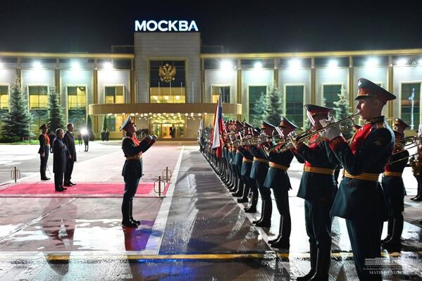 Prezident Uzbekistana pribil v Moskvu
 - Sputnik O‘zbekiston