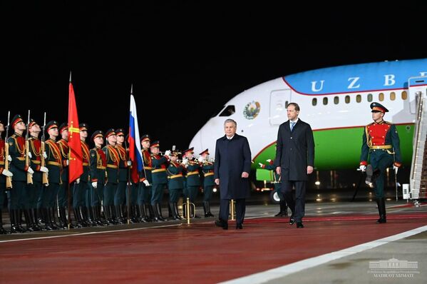 Президент Узбекистана прибыл в Москву
 - Sputnik Ўзбекистон
