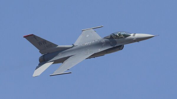 Amerikanskiy istrebitel F-16. - Sputnik O‘zbekiston