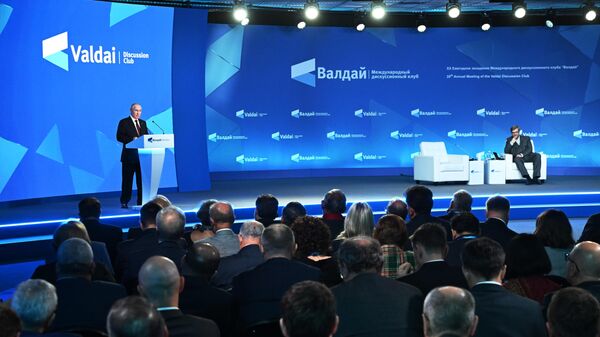Президент РФ В. Путин принял участие в работе дискуссионного клуба Валдай - Sputnik Узбекистан