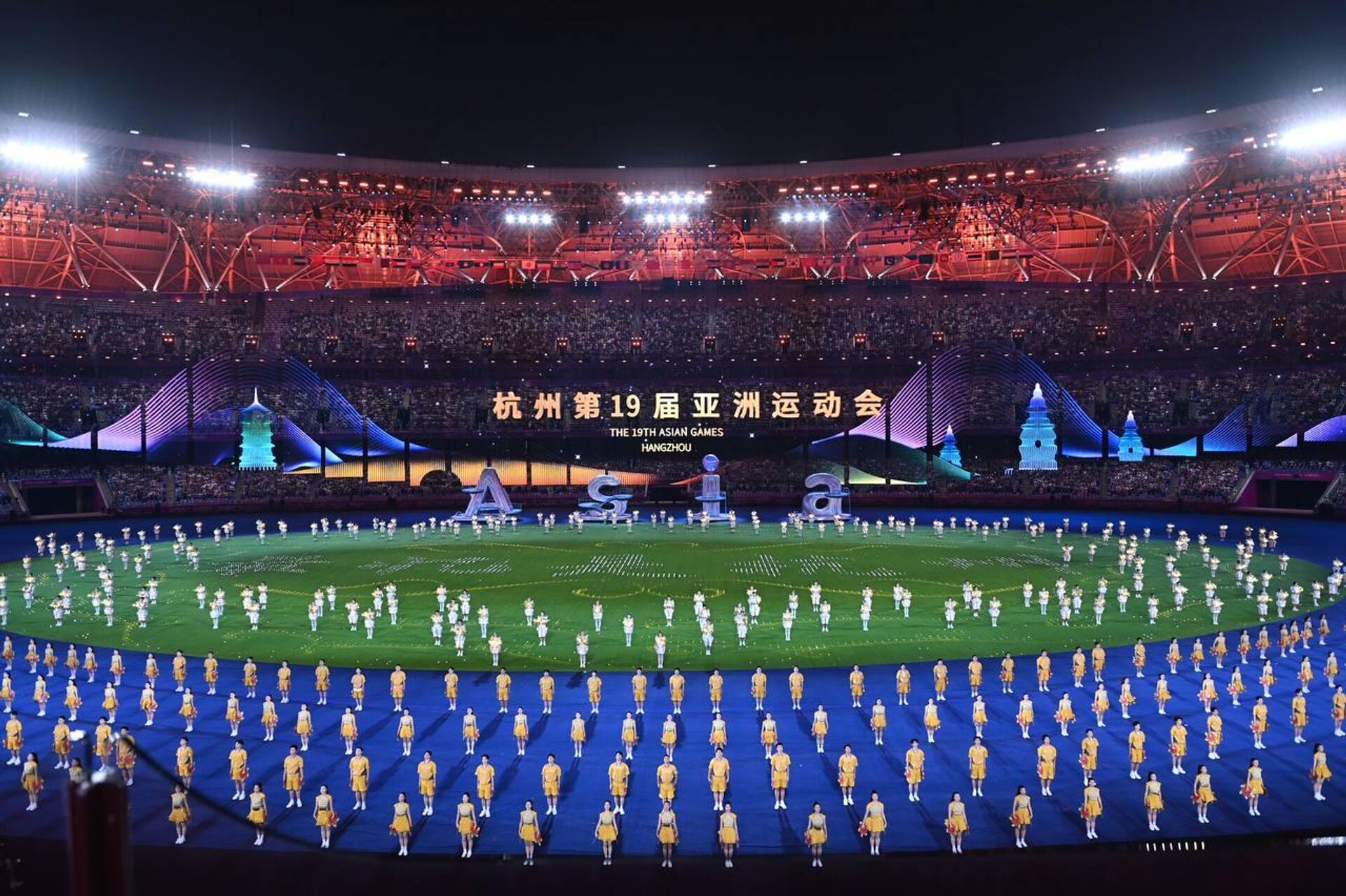 Яркие моменты церемонии закрытия XIX летних Азиатских игр Ханчжоу-2022 - Sputnik Ўзбекистон, 1920, 08.10.2023