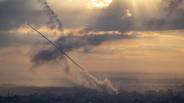 Ракетный обстрел территории Израиля со стороны Сектора Газа. 7 октября 2023 - Sputnik Узбекистан