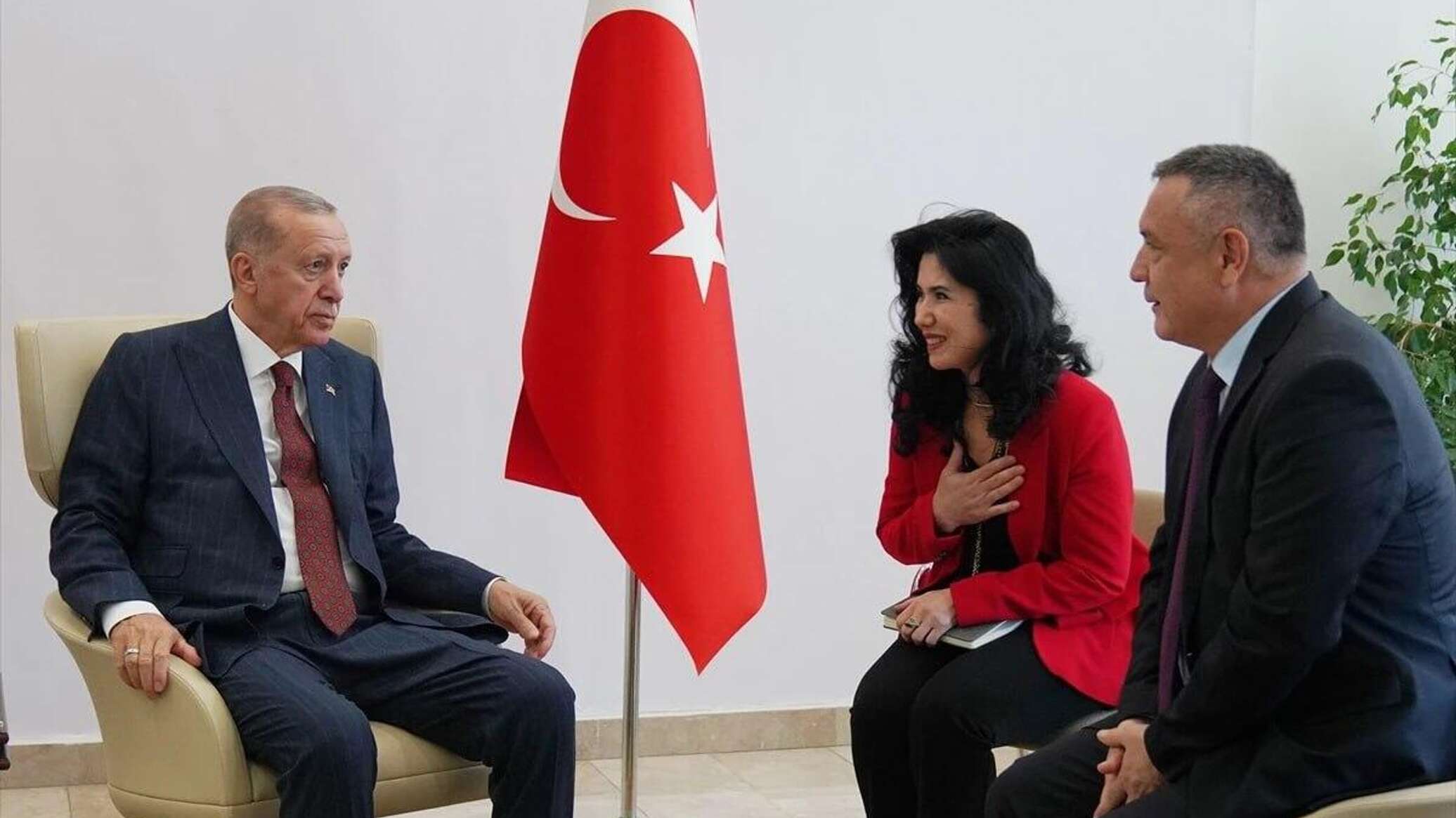 Qonunchilik palatasi spikeri Turkiya prezidenti bilan uchrashdi