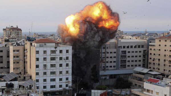 Обстрел зданий в палестинском городе Газа - Sputnik Узбекистан