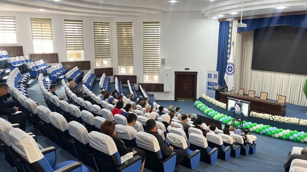 Россотрудничество проводит курсы повышения квалификации для учителей школ в Узбекистане - Sputnik Узбекистан