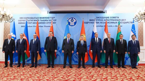 Совместное фотографирование глав делегаций государств-участников Совета Министров иностранных дел СНГ. - Sputnik Узбекистан