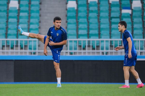 Тренировка перед товарищеским матчем молодежных сборных Узбекистана и Испании. - Sputnik Узбекистан