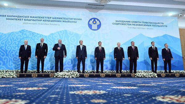 Владимир Путин на встрече глав государств СНГ в узком формате – прямая трансляция - Sputnik Узбекистан