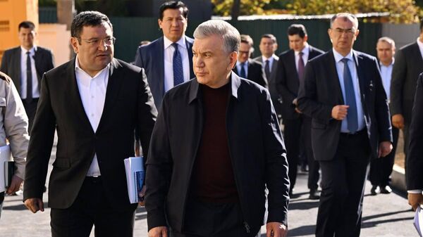 Президент Шавкат Мирзиёев ознакомился с новой подстанцией, построенной в Шайхантахурском районе города Ташкента.  - Sputnik Узбекистан