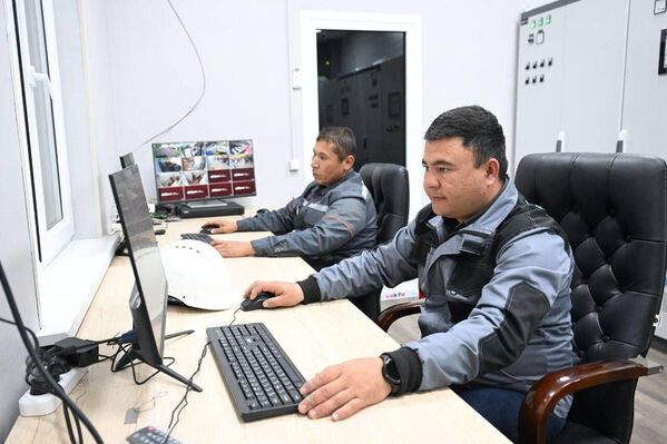 Шавкат Мирзиёев осмотрел когенерационную станцию, запущенную в Чиланзарском районе города Ташкента - Sputnik Ўзбекистон