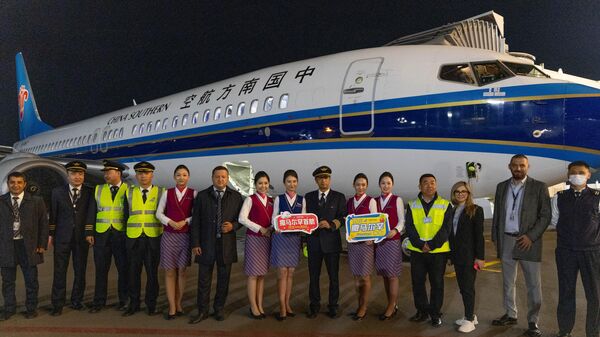Первый рейс по маршруту Урумчи—Самарканд—Урумчи, авиакомпании Air Marakanda и China Southern Airlines. - Sputnik Узбекистан