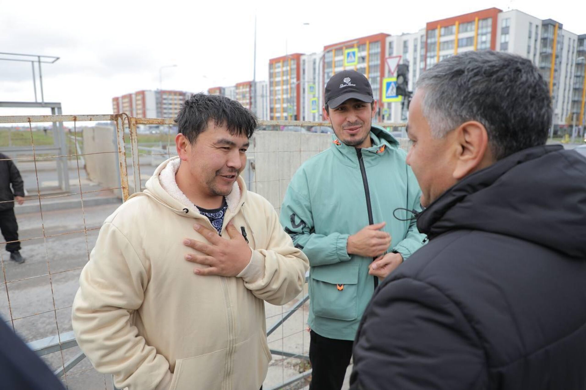 Vstrecha s 900 uzbekskimi sootechestvennikami, rabotayushimi na stroykax Sankt-Peterburga  - Sputnik O‘zbekiston, 1920, 17.10.2023