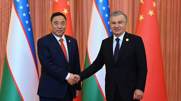 Шавкат Мирзиёев встретился  с председателем компании China Energy Engineering Corporation Сун Хайляном.  - Sputnik Узбекистан