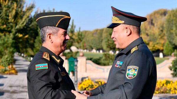 В Узбекистан прибыла военная делегация во главе с министром обороны Азербайджанской Республики генерал-полковником Закиром Гасановым. - Sputnik Узбекистан