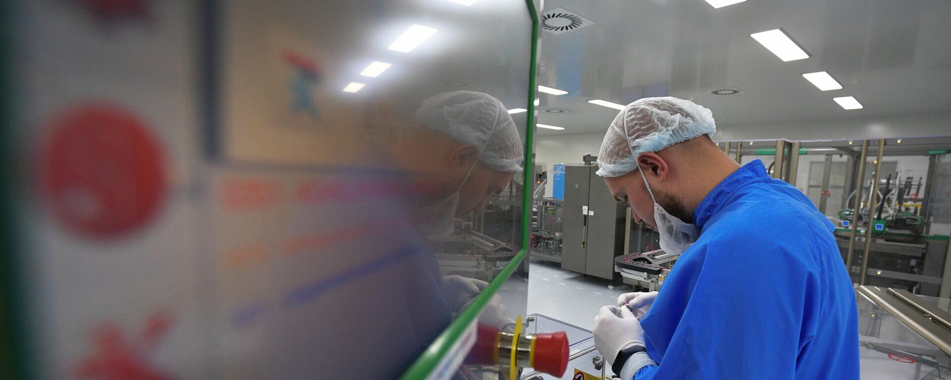 Proizvodstvo lekarstvennix preparatov v kompanii BIOCAD v Sankt-Peterburge. - Sputnik O‘zbekiston, 1920, 17.08.2025