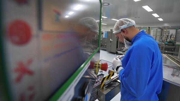 Производство в биотехнологическом комплексе. Иллюстративное фото - Sputnik Узбекистан