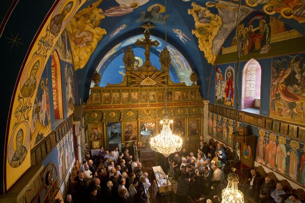 Внутреннее убранство церкви соответствует православной традиции. - Sputnik Узбекистан